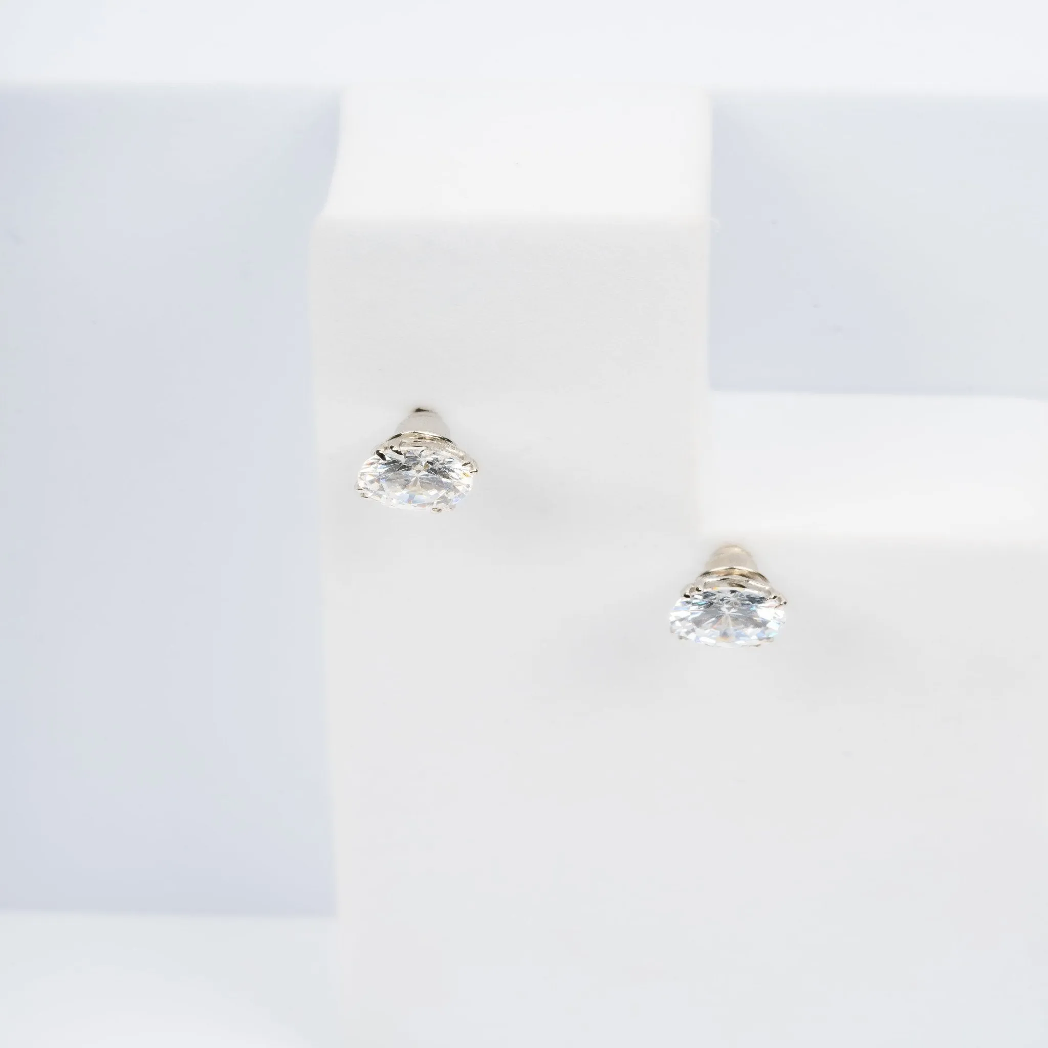 Round Solitaire White Gold Silver Double 4-Prong Claw Earring For Woman