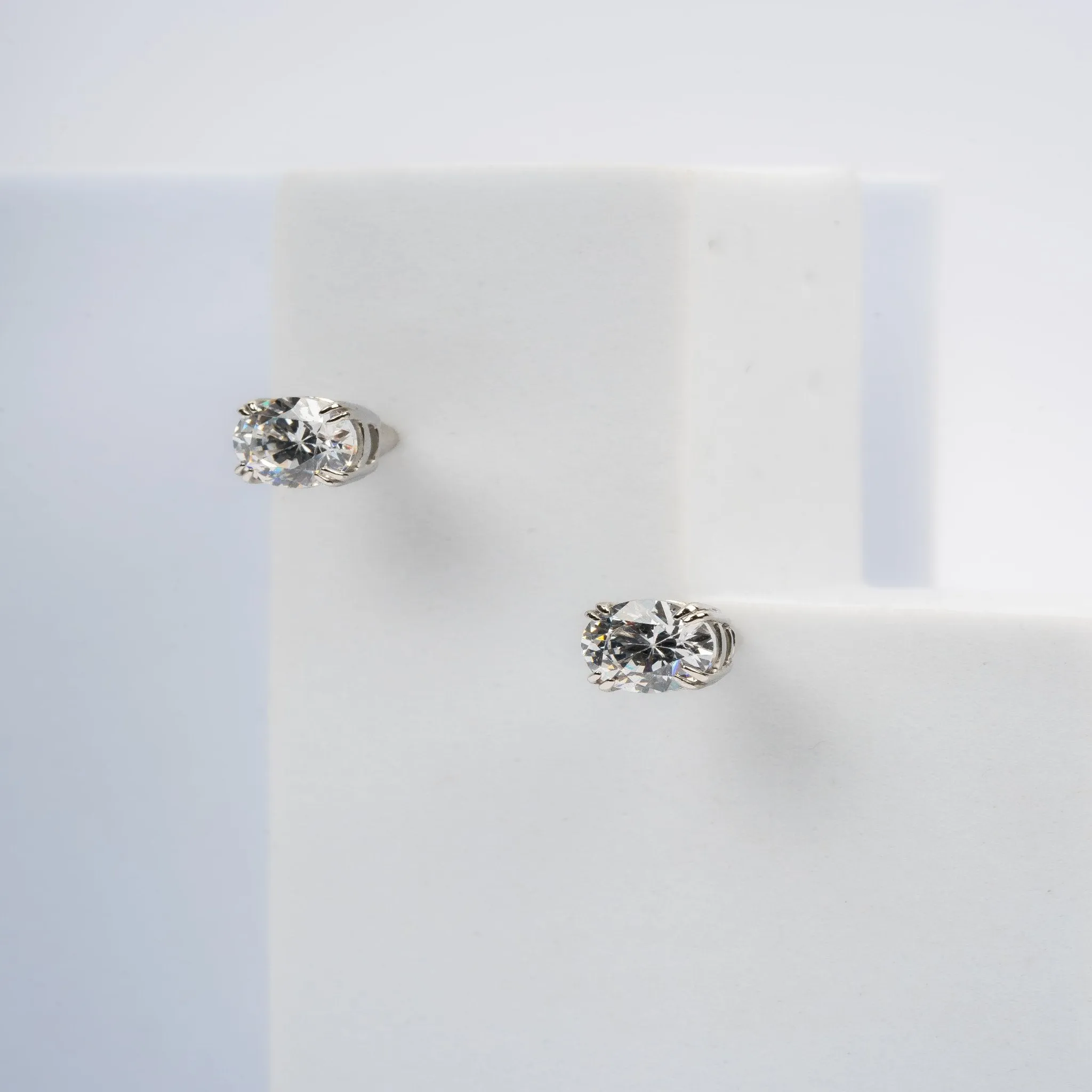 Round Solitaire White Gold Silver Double 4-Prong Claw Earring For Woman